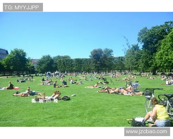 足球巨星度假生活大公开 休闲时光中的放松与享受 足球巨星度假生活大公开 休闲时光中的放松与享受