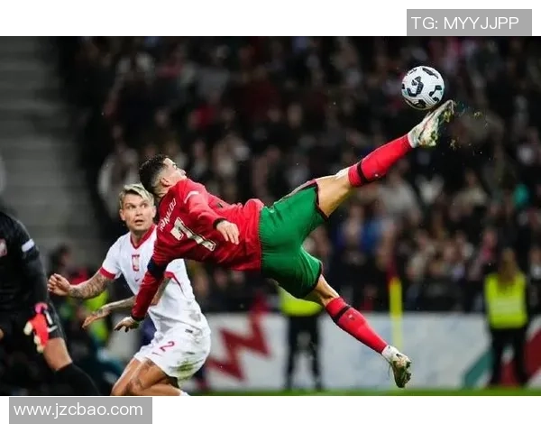 足球球星倒钩进球技巧解析 探秘背后动作与难度挑战